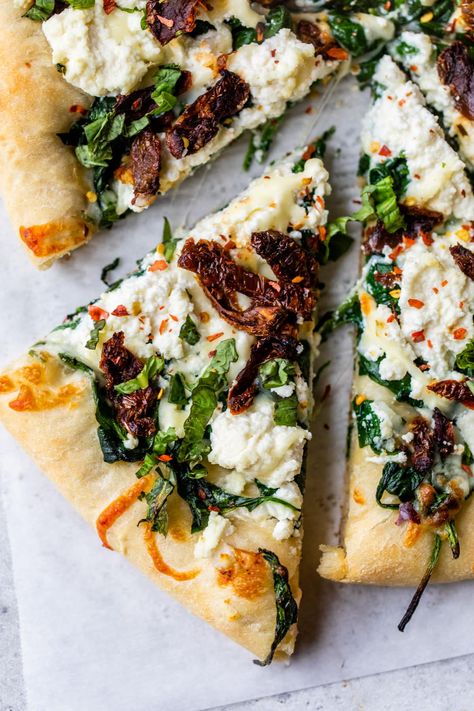 Ricotta Pizza Ricotta Cheese Pizza, Pizza Topping Ideas, Pizza With Spinach, Recipe Ricotta, Peach Pizza, Ricotta Pizza, Basil Mozzarella, Basil Pizza, Spinach Pizza