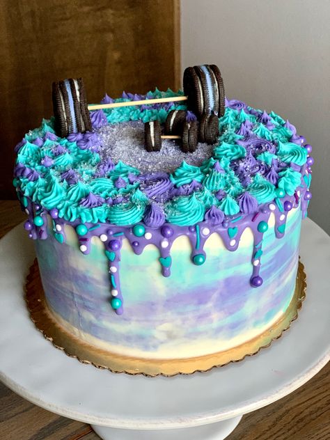 Fitness Theme Cake, Workout Cake Ideas, Gym Cake Ideas For Women, Gym Cakes For Women, Gym Inspired Cake, Workout Cake, Cake Design For Gym Lover, Cake Women, Fitness Cake