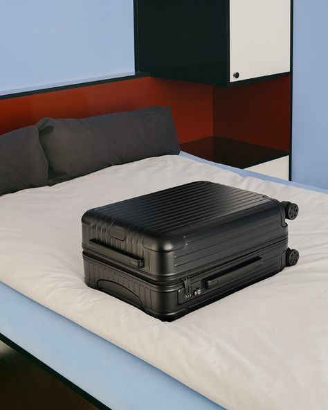 Rimowa Essential Cabin, Rimowa Black, Test Aesthetic, Rimowa Cabin, Black Rimowa, Rimowa Essential, German Design, Luggage Sets, Design History