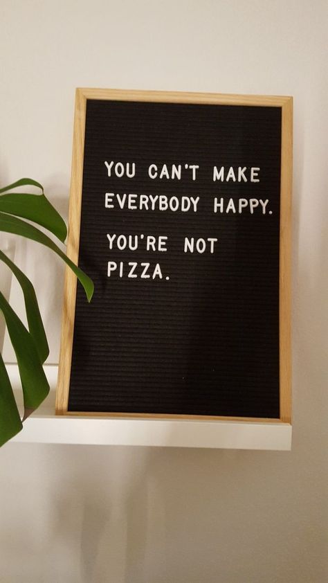 Letterboard Spruch Pizza Coasters Funny Quotes, Cheeky Letterboard Quotes, Pizza Sayings Quotes, Valentine Letter Board Ideas Funny, Pizza Sayings, Felt Board Quotes, Letterbord Quotes, Letterboard Signs, Message Board Quotes