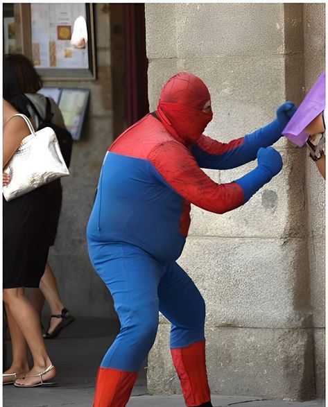 20 Spiderman Pics That Will Crack You Up and Make Your Weekend Awesome Funny Spider Man Pictures, Cursed Spiderman, Spiderman Fit, Spiderman Memes, Very Funny Photos, Spiderman Meme, Spiderman Funny, Party Night Club Aesthetic, Night Club Aesthetic