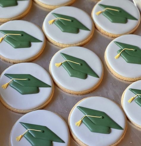 Phd Cookies, Graduation Biscuits, Grad Party Cookies, Graduation Cookies Decorated, Graduation Cakepops, Graduation Cap Cookies, Graduation Party Treats, Graduation Desserts, Cookie Pictures