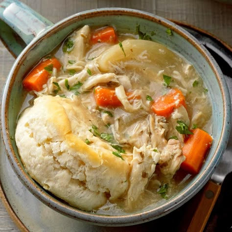 Chicken Stew over Biscuits Home Chicken, Chicken Soups, Chicken Tikka Masala Recipes, Chicken Recipies, Bisquick Recipes, Chicken And Biscuits, Veggie Dinner, Biscuits Recipe, Chicken Dish