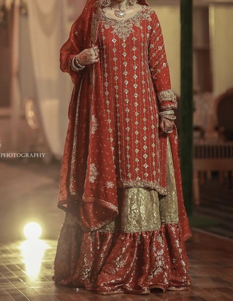 Farshi Gharara Pakistani Simple, Gharara Pakistani Simple, Farshi Garara, Farshi Gharara Pakistani, Farshi Gharara, Gharara Pakistani, Gharara Designs, Crockery Design, Desi Fits