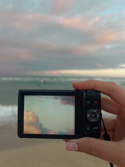 digital camera #hawaii #cameraaesthetic <3 Manifestation 2024, Digital Camera Aesthetic, Digi Cam, Digital Camera Photography, 2024 Vision, Beach Aesthetic, Photography Inspo, Camera Photography, Camera Photo