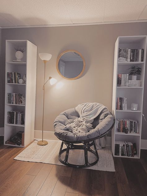 Circle Cushion Chair, Papasan Chair Office, Papasan Chair Living Room Ideas, Double Papasan Chair Living Room, Saucer Chair Bedroom Ideas, Aesthetic Chairs Bedroom, Chair For Room, Aesthetic Chairs, Papasan Chair Bedroom