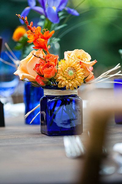 Orange Wedding Color Palette, Blue Orange Weddings, Cobalt Blue Weddings, Royal Blue Bridesmaids, Orange Wedding Colors, Royal Blue Bridesmaid Dresses, Orange Bouquets, Boda Mexicana, Royal Blue Wedding