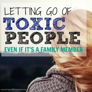 Letting Go Of Toxic People, Family Hurts You, Toxic Family Members, Toxic Parents, Toxic Family, Toxic Relationship, Learning To Let Go, Toxic People, Positive Parenting