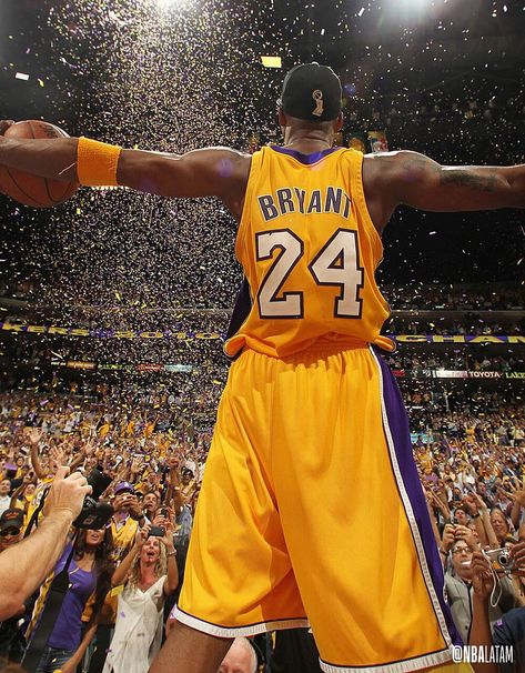 Kobe Bryant wallpaper Explore more American, basketball player, Kobe Bean Bryant, Kobe Bryant, Los Angeles Lakers wallpaper. https://www.whatspaper.com/kobe-bryant-wallpaper-21/ A Basketball, Basketball Player, Kobe Bryant, Basketball, Instagram