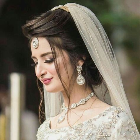 Love Poses Couple, Satin Long Sleeve Wedding Dress, Couple Wedding Poses, Bridal Dresses 2022, Love Poses, Miraculous Ideas, Pakistani Bridal Hairstyles, Bridal Hairstyle Indian Wedding, Pakistani Bridal Makeup