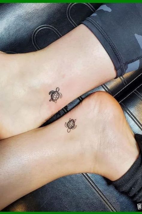 Looking for Sea Turtle Tattoos?! If you're looking for sea turtle tattoo ideas, whether simple or realistic sea turtle tattoos - These are the perfect sea turtle tattoos for women Tattoo Turtle, Friend Tattoos Small, Matching Friend Tattoos, Turtle Tattoo Designs, Tattoos Black, Bestie Tattoo, Bff Tattoos, Парные Тату, Friendship Tattoos