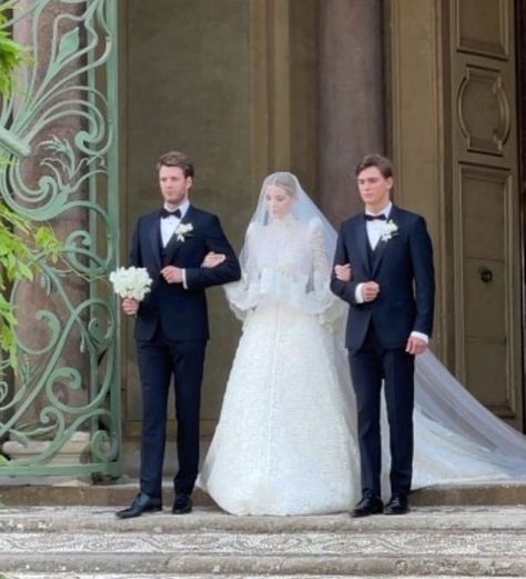 Lady Kitty was reportedly walked down the aisle with her brothers Louis Spencer, Viscount Althorp, and Samuel Aitken Louis Spencer, Wedding Dress Reveal, Princess Diana Niece, Lady Kitty Spencer, Lady Kitty, Kitty Spencer, Michael Lewis, Spencer Family, Charles Spencer