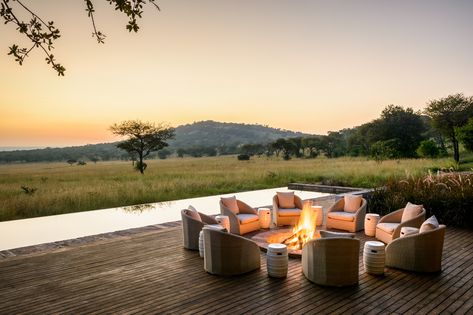 A calming neutral palette of sun-bleached blonde, beige and grey reflects the grassy plains of the Serengeti throughout this luxurious modern-African home. Perfectly suited for friends or families seeking the utmost exclusivity, Serengeti House features a 25-metre lap pool, outdoor dining decks and a full staff complement seeing to guests’ every need. Honeymoon Safari, Safari Lodge Interior, African Safari Lodge, Bush Lodge, Luxury African Safari, Winter Lodge, Luxury Safari Lodge, Outside Fireplace, Lodge House