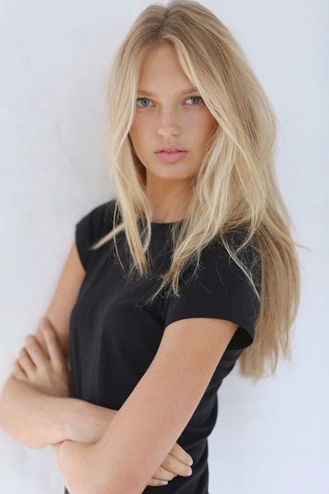 Romee Strijd - Model Profile - Photos & latest news Butter Blonde, Layered Haircuts Shoulder Length, Baby Blonde, Buttery Blonde, Medium Blonde Hair, Color Rubio, Golden Blonde Highlights, Golden Blonde Hair, Romee Strijd