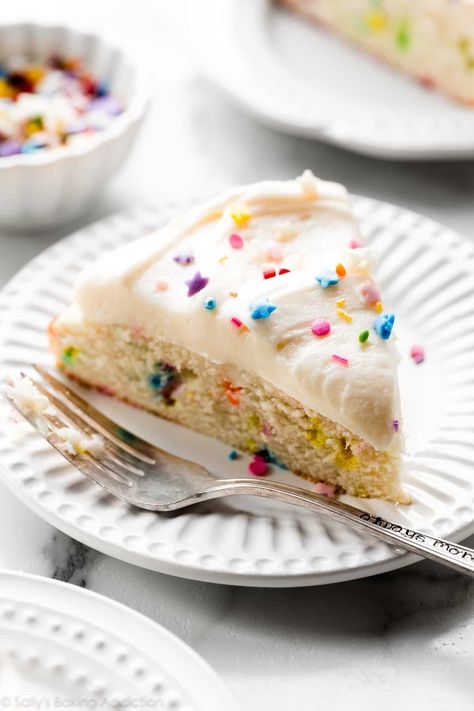 Easy Homemade Sprinkle Cake Sprinkle Cake Recipe, Small Chocolate Cake, Cake Funfetti, Vanilla Sheet Cakes, Dessert Treats, Funfetti Cake Mix, Single Layer Cakes, Sally's Baking, Torte Cupcake