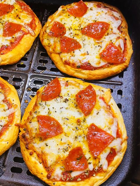 Air Fryer Biscuits Canned Pizza, Air Fryer Biscuits Recipes, Biscuits Air Fryer Recipes, Pillsbury Biscuits In Air Fryer, Flaky Biscuit Pizza Air Fryer, Pillsbury Pizza Crust Recipes Air Fryer, Air Fryer Biscuit Pizza, Biscuit Air Fryer Recipes, Air Fryer Pillsbury Biscuits