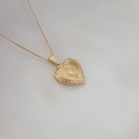 Brand New Heart Locket Charm Necklace. You Can Place Tiny Picture Inside The Locket. Material: Gold Filled Lobster Clasp Closure Pendant Dimensions: 1.25'h 0.75'w Gold Filled Is A Beautiful More Affordable Alternative To Solid Gold As It Is A Genuine Layer Of Gold Permanently Bonded Onto Base Metal With Heat And Pressure That Contains 100+ Times More Gold Than Gold Plated. It Is Extremely Durable, Wont Chip Flake Or Tarnish Watermelon Necklace, Purple Pendant Necklace, Blue Turquoise Necklace, Gold Heart Locket, Pearl Strands Necklace, Chain Heart, Picture Necklace, Star Charm Necklace, Mini Necklace