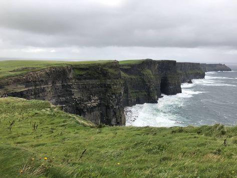 Cliffs of Moher - Ireland - August 2018 [2048 x 1536] [OC]  Click the link for this photo in Original Resolution.  If you have Twitter follow twitter.com/lifeporn5 for more cool photos.  Thank you author: https://bit.ly/2XohY2K  Broadcasted to you on Pinterest by pinterest.com/sasha_limm  Have The Nice Life! Book Hoarder, Nice Life, Background Nature, Scenery Photos, Amazing Landscapes, Nature Wallpapers, Cliffs Of Moher, Plitvice Lakes, Nature Scenery