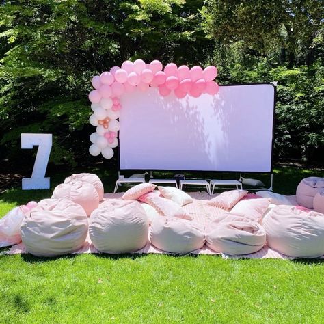 Outdoor Movie Theme Birthday Party, Preppy Movie Night Party, Pink Bonfire Party, Pink Movie Birthday Party, Outside Movie Night Party Seating, Kids Movie Night Ideas, Pink Movie Night, Outside Movie Night Ideas, Pink Bday