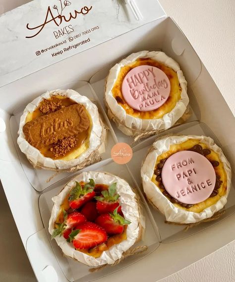 Cheesecake Box Packaging, Tart Packaging Ideas, Packaging Cheesecake, Cheesecake Packaging Ideas, Burn Cheesecake, Cheesecake Packaging, Basque Burnt Cheesecake, Cake Boxes Packaging, Burnt Cheesecake