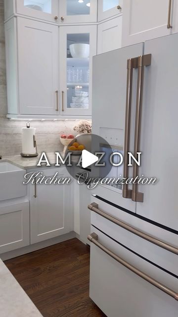 Upper Cabinet Organization Kitchen, Refrigerator Organization Aesthetic, Fruit Basket Ideas Kitchen, Cocina Aesthetic, How To Keep Organized, Fridge Organization Ideas, Kitchen Appliances Organization, Amazon Kitchen Decor, Kitchen Utensil Organization