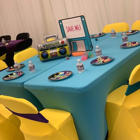 90’s Theme Birthday Party | CatchMyParty.com 90's 40th Birthday Party, 90s Food Party Ideas, 1990 Birthday Party Ideas, 90 Theme Party Ideas, 90s Birthday Party Theme Decoration, 1990s Birthday Party Theme, 90s Birthday Party Theme For Adults, Birthday Y2k, Party Themes For Teenagers