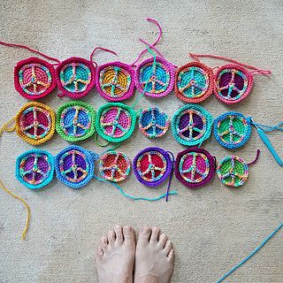 Ravelry: crochetbug13's Peace Sign Hexagon Crochet Purse Crochet Hexagon Bag, Peace Crochet, Crochet Peace Sign, Crochet Rave, Hexagon Bag, Fair Season, Crochet Hexagons, Pet Crochet, Hexagon Crochet