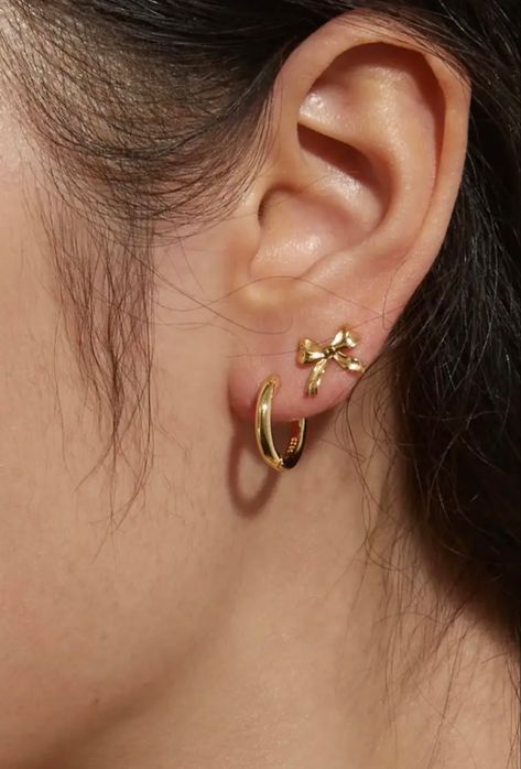 Double Gold Piercing, Earrings For Doubles, Earrings Inspiration Gold, Gold Earrings Combination, Good Ear Piercings, Gold Jewelry Piercing, Ear Piercing Styling Gold, Gold Aesthetic Earrings, Gold Earring Stack Aesthetic