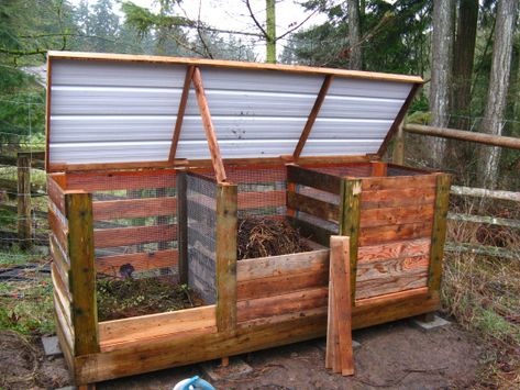 How To Build The Ultimate Compost Bin (This is it, this is the one I want to build and I think we have all the materials to build it including the metal roofing for the lid!) Compost Bin Diy, Diy Compost, Garden Compost, Recycled Pallets, Pallet Garden, Have Inspiration, Pallets Garden, Garden Structures, Veggie Garden