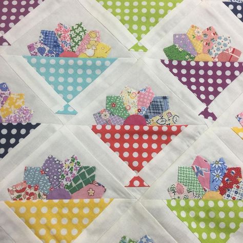 Another quilt top finish! This is #dresdensundaes by @suznquilts. I loved making the Dresdens and using the fun polka dots that I… | Instagram Tan Quilt, Fan Quilts, Polka Dot Quilts, Floral Quilts, Quilt Sampler, Dresden Plate Quilts, Dresden Quilt, Appliqué Quilts, Basket Quilts