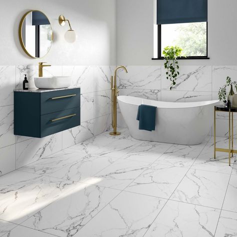 Marble Black And White Bathroom, Bathroom Inspiration Blue, Blue Bathroom Ideas Decoration, Blue Bathroom Inspiration, Blue And White Bathroom Ideas, Bathroom Tiles Blue, Ensuite Bathroom Layout, Bathroom Vanity Blue, White Bathroom Inspiration