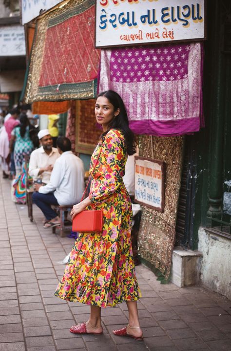 Fashion designer Saloni Lodha opens her little black book and reveals the best places to visit in the megalopolis of Mumbai, which draws her back at least twice a year. Mumbai Street Style, Mumbai Street Fashion, Mumbai Travel, Mumbai Street, Mumbai Fashion, Tea Dresses, Mumbai City, Best Portraits, Black Book