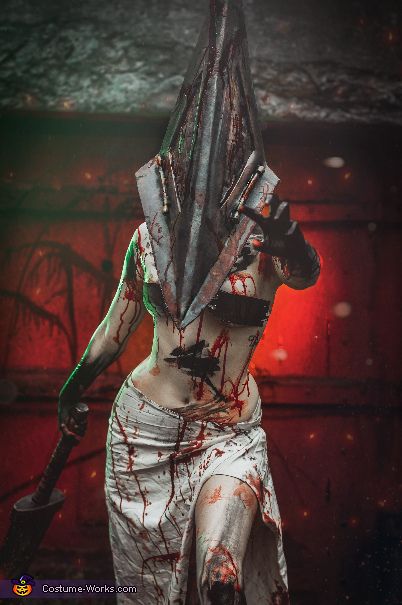 Female Pyramid Head, Pyramid Head Cosplay, Silent Hill Costume, Silent Hill Nurse, Silent Hill Art, Pyramid Head, News Art, Costume Works, Halloween Costume Contest