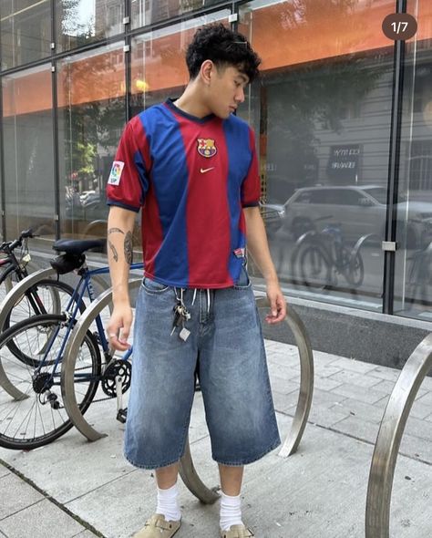 Barcelona Outfits, Football Jersey Outfit, Men's Adidas (men), Mens Shorts Outfits, Street Fashion Men Streetwear, Street Style Outfits Men, Mens Casual Dress Outfits, Jersey Outfit, Mens Outfit Inspiration