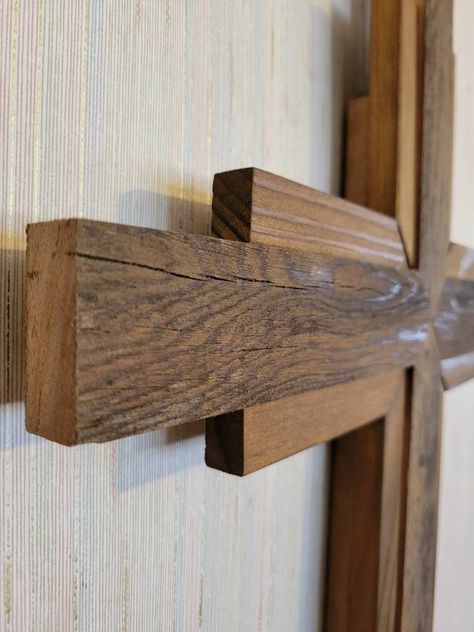 Unique Old School Rustic Cedar Wood Cross Wall Hanging Cross Home Decor Distressed Reclaimed Recycled Repurposed Wood Cross - Etsy Wooden Crosses Diy, Wood Crosses Diy, Wooden Cross Crafts, Rustic Wood Cross, Cross Wall Hanging, Rustic Farmhouse Furniture, Wood Wall Cross, Outdoor Woodworking Projects, Cross Wall Art