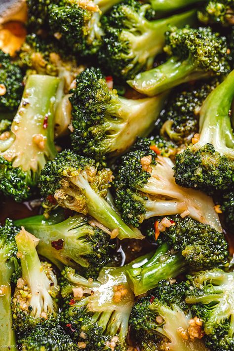 Sauteed Broccoli Recipe with Garlic Stir-Fry Sauce - #broccoli #recipe #eatwell101 - This quick and easy broccoli stir fry takes less than 20 minutes to make. You'll love the delicious garlicky sauce! - #recipe by #eatwell101® Easy Broccoli Stir Fry, Sauteed Broccoli, Veggie Stir Fry Recipes, Chicken Bites Recipes, Recipe With Garlic, Broccoli Sauteed, Fried Broccoli, Easy Broccoli, Broccoli Recipe