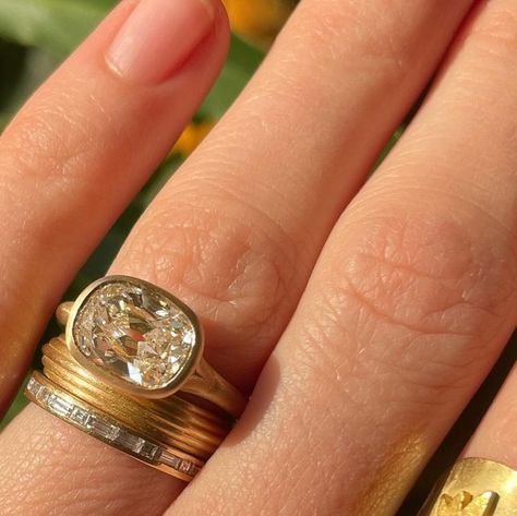 JENNA KATZ on Instagram: "East ↔️ West cushion cut diamond in a custom 18k gold bezel setting. Dream stack. #futureheirlooms #engagementring #finejewelry" Jenna Katz Ring, East West Cushion Engagement Ring, Bezel Cut Engagement Ring, Cushion Bezel Engagement Ring, East West Bezel Set Ring, Jenna Katz, East West Engagement Ring, Bezel Set Engagement Ring, Clothing Business