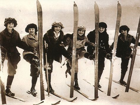 Ski Trends, Vintage Ski Photos, Old Skis, Ski Pictures, Vintage Skiing, Ben Lomond, Ski Vintage, Vintage Ski Posters, Madame Gres