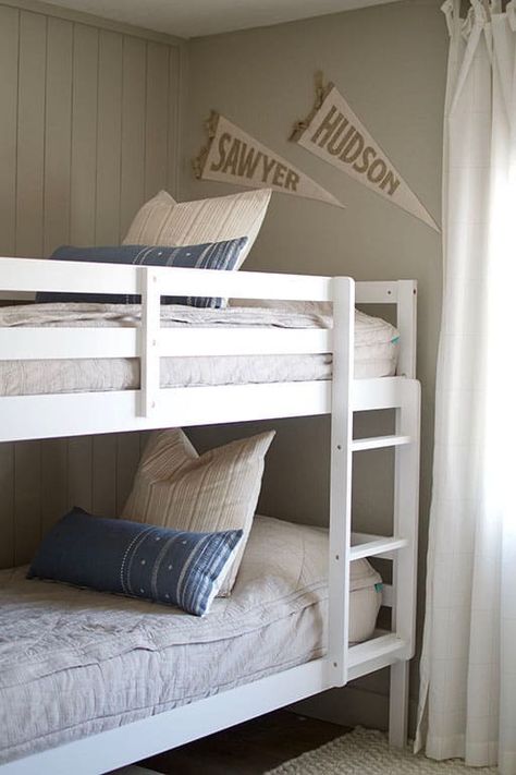 Classic Boys Room Bunk Beds, Boys Room White Bed, Boys Room Ideas Bunk Beds, Boys Room With Bunk Beds, Boys Bunkbed Bedroom Ideas, Bunk Bed Boys Room, Classic Boys Room, Boys Bunk Beds, Neutral Boys Room