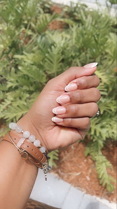 French Manicure Acrylic Nails Short, Double Line French Tip Nails Short, Modern French Manicure Trends 2023, Modern French Tips Nails, Classy Almond Nails French Tips, French Tip Dot Nails, 2 Line French Tip, Short Minimalist Nails French Tip, Boho French Tip Nails