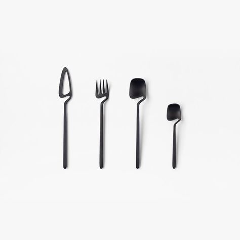 Collaboration between Nendo's Oki Sato & Valerie Objects for the Skeleton Cutlery collection. — via @minimalissimomag — Visit Lovark.com Dinner Table Set Up, Oki Sato, Valerie Objects, Cutlery Design, Vintage Silverware, Yanko Design, Black Mirror, Cutlery Set, Dining Experiences