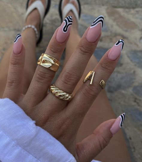 White Swirl French Tip Nails, Swirl French Tip Nails, Swirl French Tip, Swirl Aesthetic, Summer Aesthetic Nails, Black And White Swirl, Nail Design Glitter, Aesthetic Nails, Luxury Nails