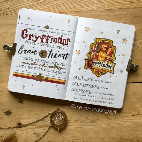 Hogwarts house. Gryffindor. Bujo 2019. Harry Potter bullet journal. Harry Potter art. Harry Potter Bullet Journal, Harry Potter Stencils, Harry Potter Notebook, Harry Potter Scrapbook, Cer Nocturn, Harry Potter Journal, Weekly Log, Citate Harry Potter, Harry Potter Stickers