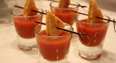 Tomato Soup Shots. Instead of tomato soup, I would make these into mini Virgin Bloody Mary Shots, served cold, then add the hot grilled cheese triangles just before serving. Grilled Cheese Bites, Soup Shots, Soup Shooters, Tomato Soup Grilled Cheese, Grilled Cheese With Tomato, Soup Appetizers, Tasting Party, Mini Foods, Tomato Soup