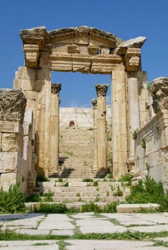 Jordania Jerash Jordan, Temple Door, Ancient Places, Temple Ruins, Roman Ruins, Architecture Old, Ancient Architecture, Historical Place, Ancient Ruins