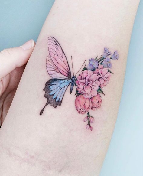 80 Best butterfly tattoos from Instagram portfolios of tattoo masters Realistic Butterfly Tattoo, Black Butterfly Tattoo, Butterfly With Flowers Tattoo, Half Butterfly, Tattoo Artists Near Me, Tato Dengan Makna, Butterfly Tattoo Meaning, Small Butterfly Tattoo, Butterfly Tattoos For Women