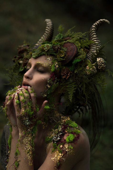 Mother Nature - Emily Teague on Fstoppers Siluete Umane, Fantasy Magic, Fantasy Photography, Foto Art, Green Witch, Arte Fantasy, 영감을 주는 캐릭터, 인물 사진, Model Photography