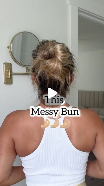 Lainey Ostrom on Instagram: "This messy bun is 🤌🏼🤌🏼🤌🏼🤌🏼🤌🏼🩷" Professional Messy Bun, How To Make A Messy Bun, Easy Messy Buns For Long Hair, Quick Hairstyles For Medium Hair, Simple Messy Bun, Messy Bun Anleitung, Cute Up Hairstyles, Hairstyles Messy Bun, Quick Messy Bun