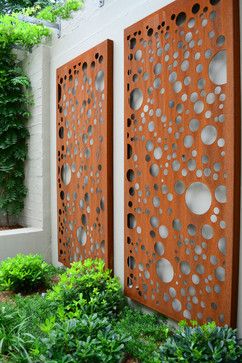 Contemporary Galvanized Sheet Metal Outdoor Design Ideas, Pictures, Remodel and Decor//man, I want some cool yard art Cinder Block Walls, Walled Garden, Steel Panels, Metal Screen, Decorative Screens, Corten Steel, Design Industrial, Garden Fence, Contemporary Landscape