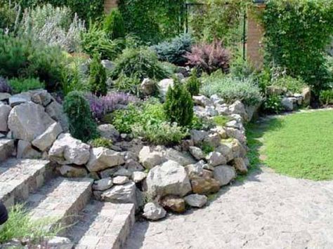 Rock Garden Design Tips, 15 Rocks Garden Landscape Ideas Garden With Rocks, Landscape Edging Stone, Diy Garden Landscaping, Sloped Backyard Landscaping, Garden Ideas To Make, Sloped Backyard, Rock Garden Design, Garden Steps, Landscape Edging